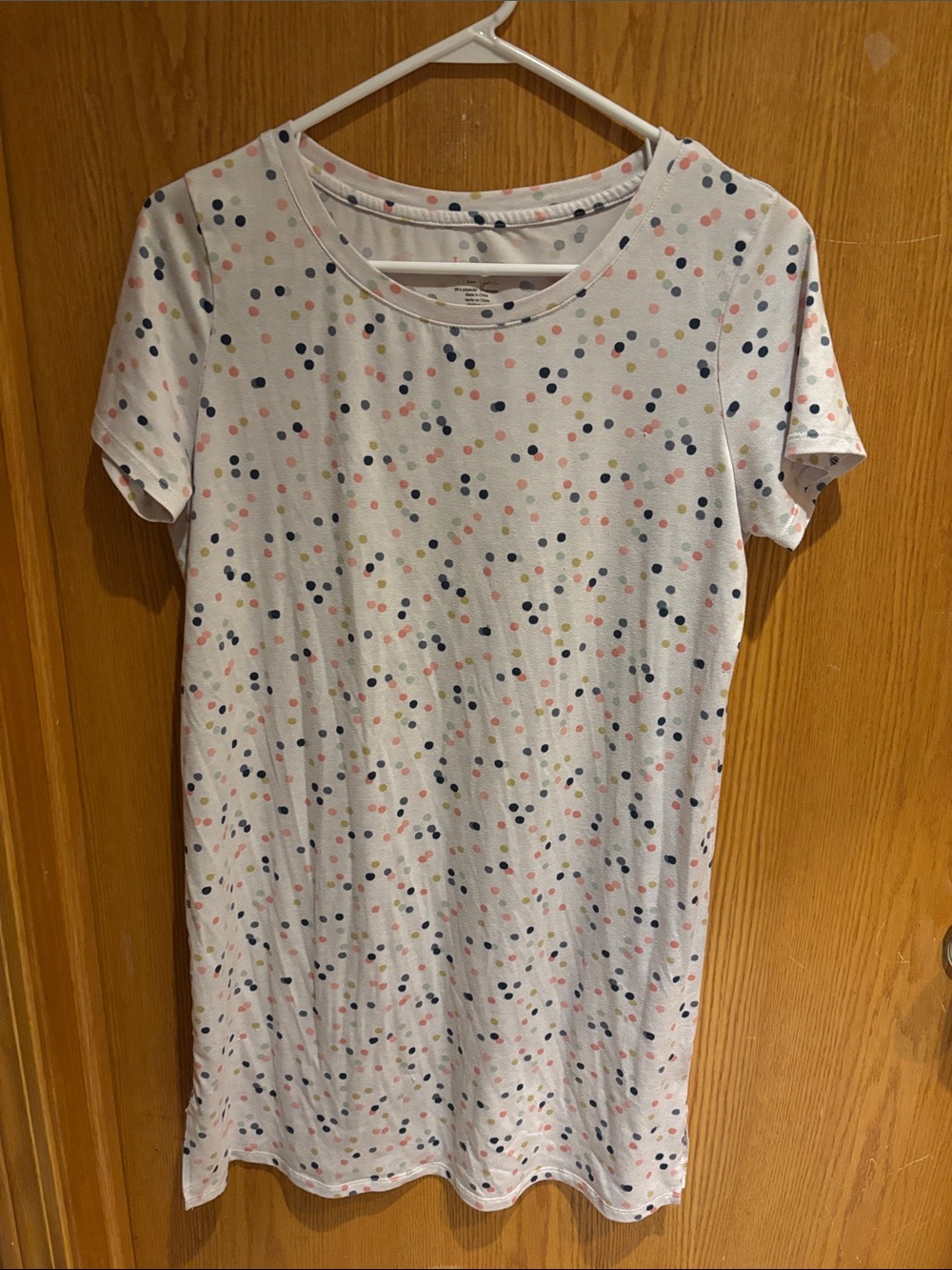 Jaelyn, short sleeve night gown, white with polk-dots, small